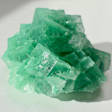 Load image into Gallery viewer, Halite with Paratacamite Inclusion