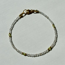 Load image into Gallery viewer, Peridot and Quartz Bracelet