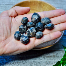 Load image into Gallery viewer, Garnet