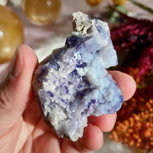 Load image into Gallery viewer, Spirit Flower Geode