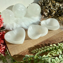 Load image into Gallery viewer, Heart Shaped Selenite Bowl