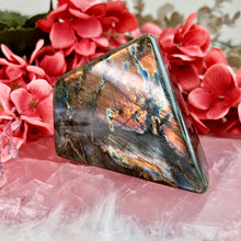 Load image into Gallery viewer, Top Quality Labradorite Freeform