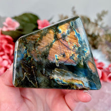 Load image into Gallery viewer, Top Quality Labradorite Freeform