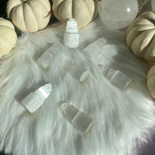 Load image into Gallery viewer, Mini Satin Spar Selenite Towers