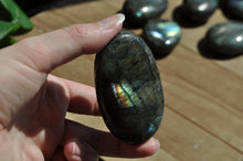 Load image into Gallery viewer, Labradorite Palm Stone
