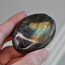 Load image into Gallery viewer, Labradorite Palm Stone