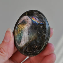 Load image into Gallery viewer, Labradorite Palm Stone