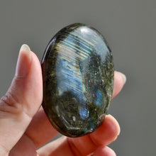 Load image into Gallery viewer, Labradorite Palm Stone