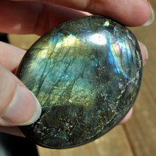 Load image into Gallery viewer, Labradorite Palm Stone