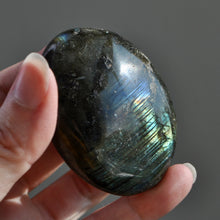Load image into Gallery viewer, Labradorite Palm Stone