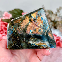 Load image into Gallery viewer, Top Quality Labradorite Freeform