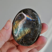 Load image into Gallery viewer, Labradorite Palm Stone