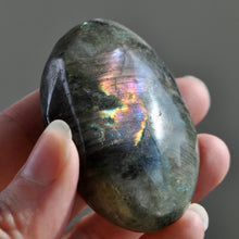 Load image into Gallery viewer, Labradorite Palm Stone