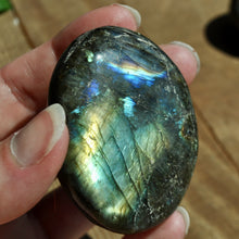 Load image into Gallery viewer, Labradorite Palm Stone