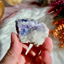Load image into Gallery viewer, Spirit Flower Geode