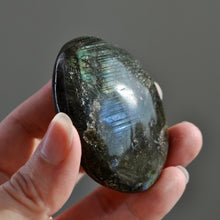 Load image into Gallery viewer, Labradorite Palm Stone