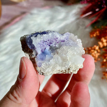 Load image into Gallery viewer, Spirit Flower Geode