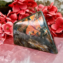 Load image into Gallery viewer, Top Quality Labradorite Freeform