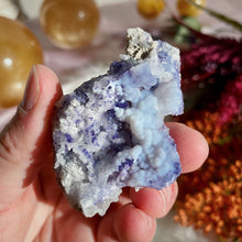 Load image into Gallery viewer, Spirit Flower Geode