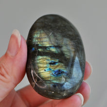 Load image into Gallery viewer, Labradorite Palm Stone