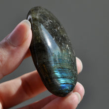 Load image into Gallery viewer, Labradorite Palm Stone