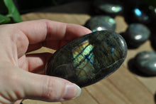 Load image into Gallery viewer, Labradorite Palm Stone