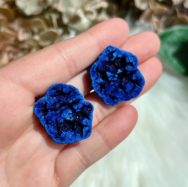 Discover the Magic of the Azurite Geode: A Stunning Crystal with Powerful Properties