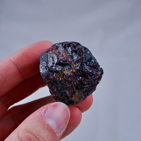 The Allure of Large Garnet: Discover the Power and Beauty of This Stunning Crystal