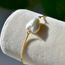 Load image into Gallery viewer, Genuine Freshwater Pearl Adjustable Bracelet - Gold
