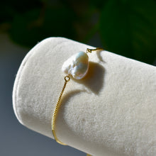 Load image into Gallery viewer, Genuine Freshwater Pearl Adjustable Bracelet - Gold
