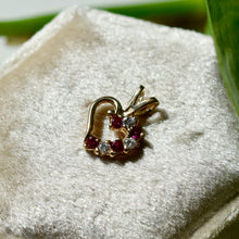 Load image into Gallery viewer, Vintage 10kt Solid Gold Heart Pendant
