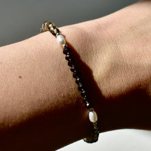 Load image into Gallery viewer, Smoky Quartz Gradient and Freshwater Pearl Bracelet
