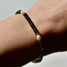 Load image into Gallery viewer, Smoky Quartz Gradient and Freshwater Pearl Bracelet
