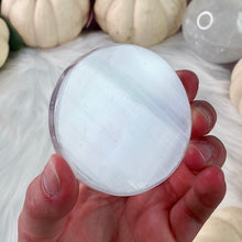 Load image into Gallery viewer, Satin Spar Selenite Ying Yang Charging Plate
